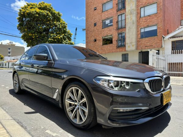 BMW 530i AUT - 2019 - Imagen 2