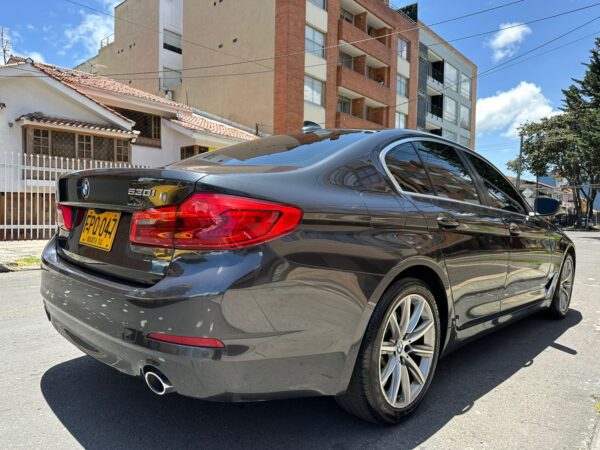 BMW 530i AUT - 2019 - Imagen 3