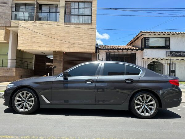 BMW 530i AUT - 2019 - Imagen 5