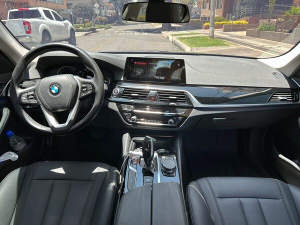 BMW 530i AUT - 2019 - Imagen 7